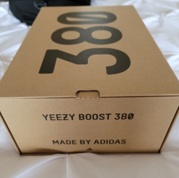 Yeezy Boost 380 - Picture 4 of 8